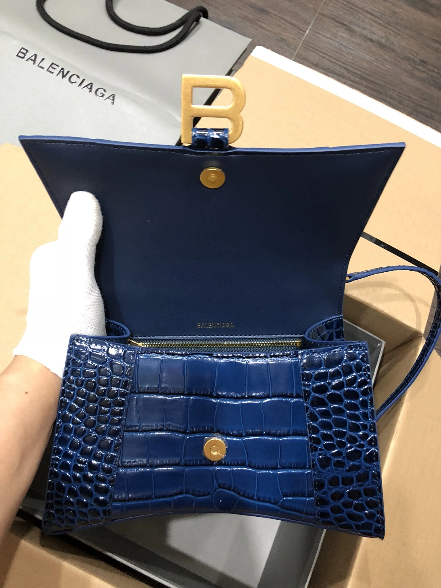 B*alenciaga Crossbody bag Top Quality HT 20231017-114 31*20* ComfortFit 9046