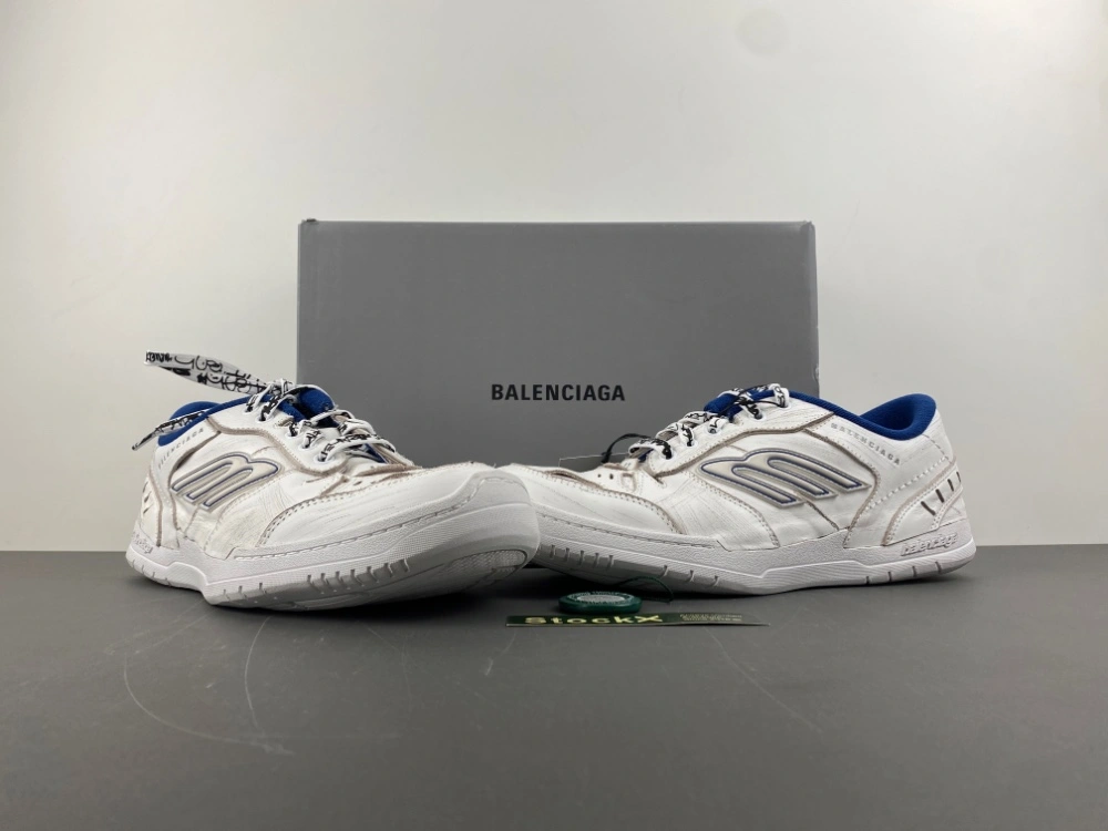 B*alenciaga Hamptons AM 20260115- EyeCatching 4177