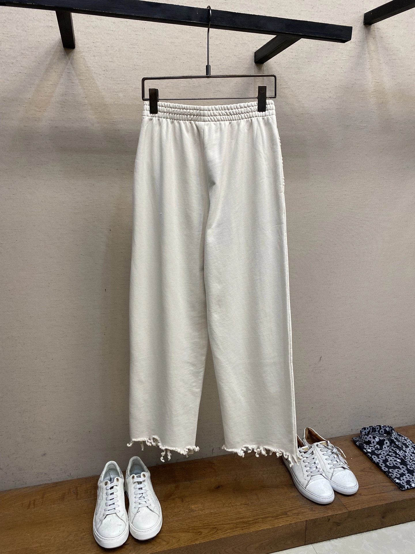 Minimalist B*alenciaga Pants Top Quality D17 202404018- 10517