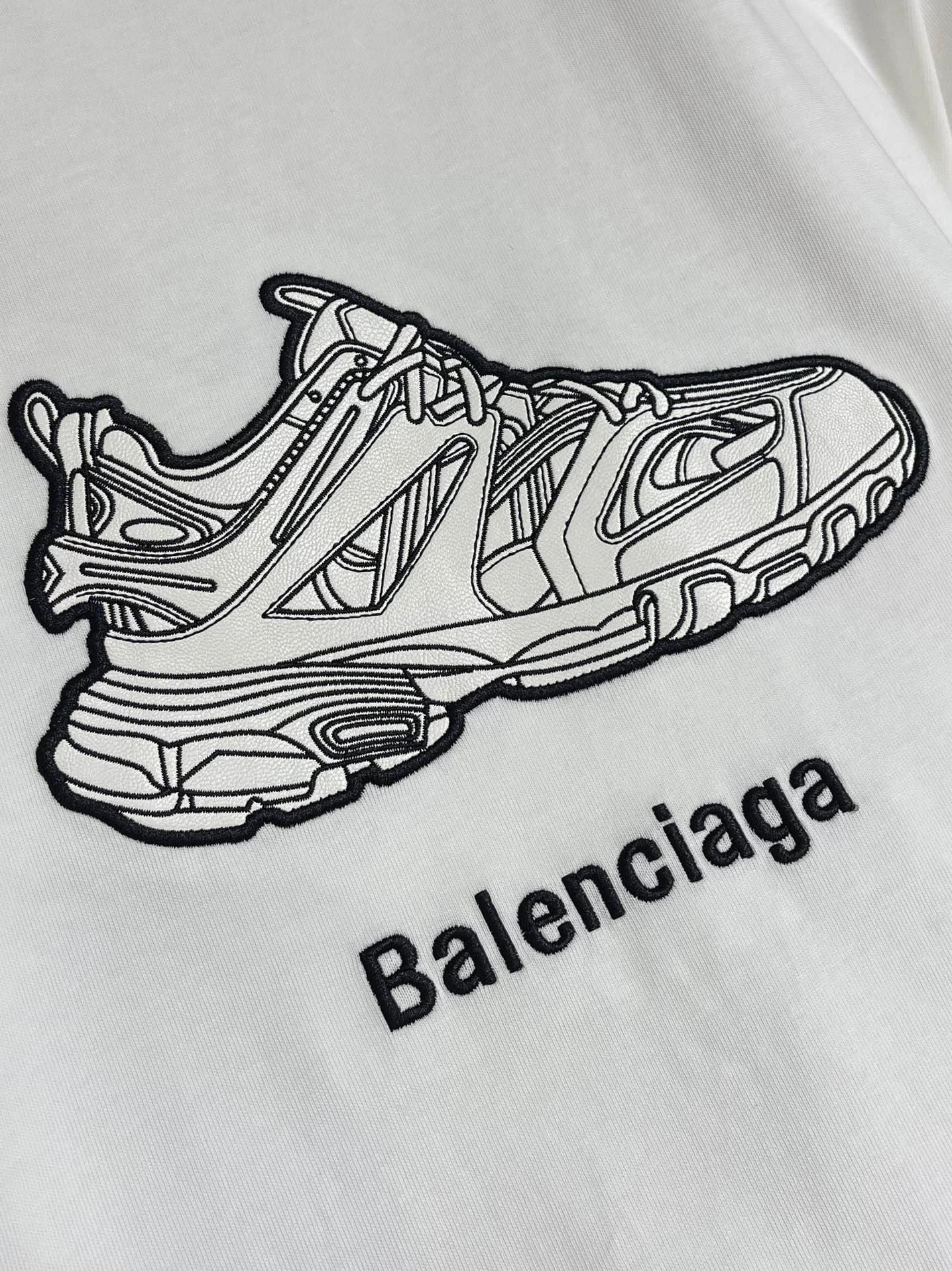Reliable B*alenciaga T-shirt Top Quality D17 20240520- 10408