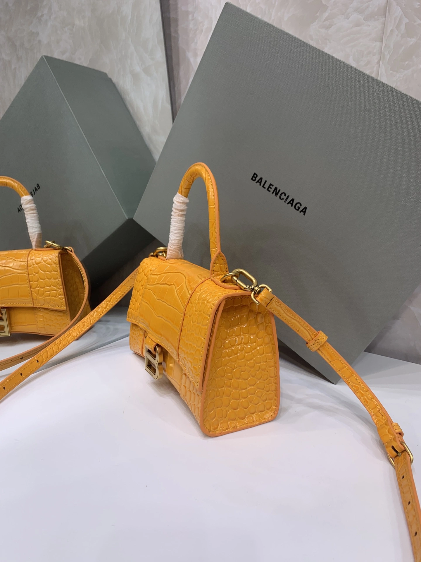 B*alenciaga Top Bag Bold 9135