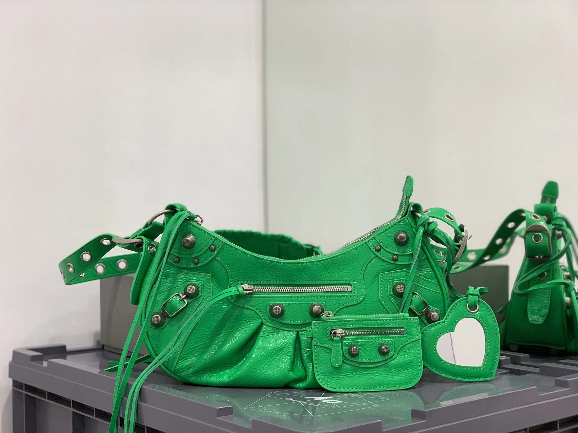 Supportive B*alenciaga Top Bag 33*16*8.4cm 9184