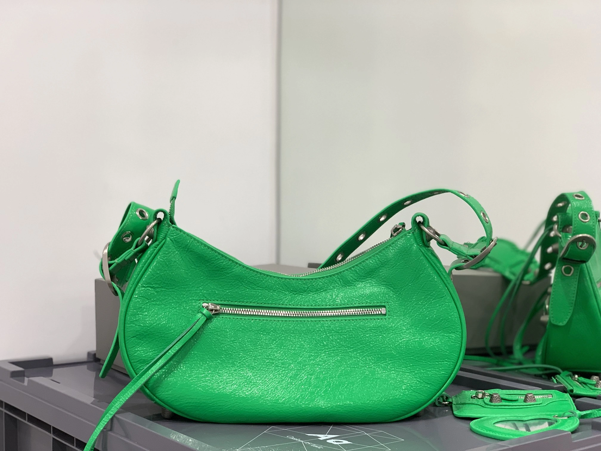 Supportive B*alenciaga Top Bag 33*16*8.4cm 9184