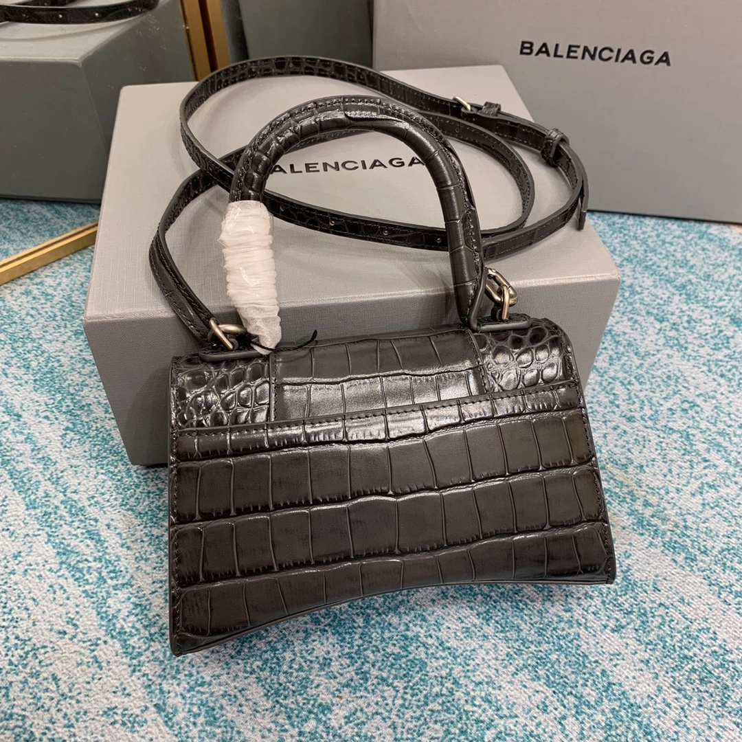 UrbanChic B*alenciaga Top Bag 9152