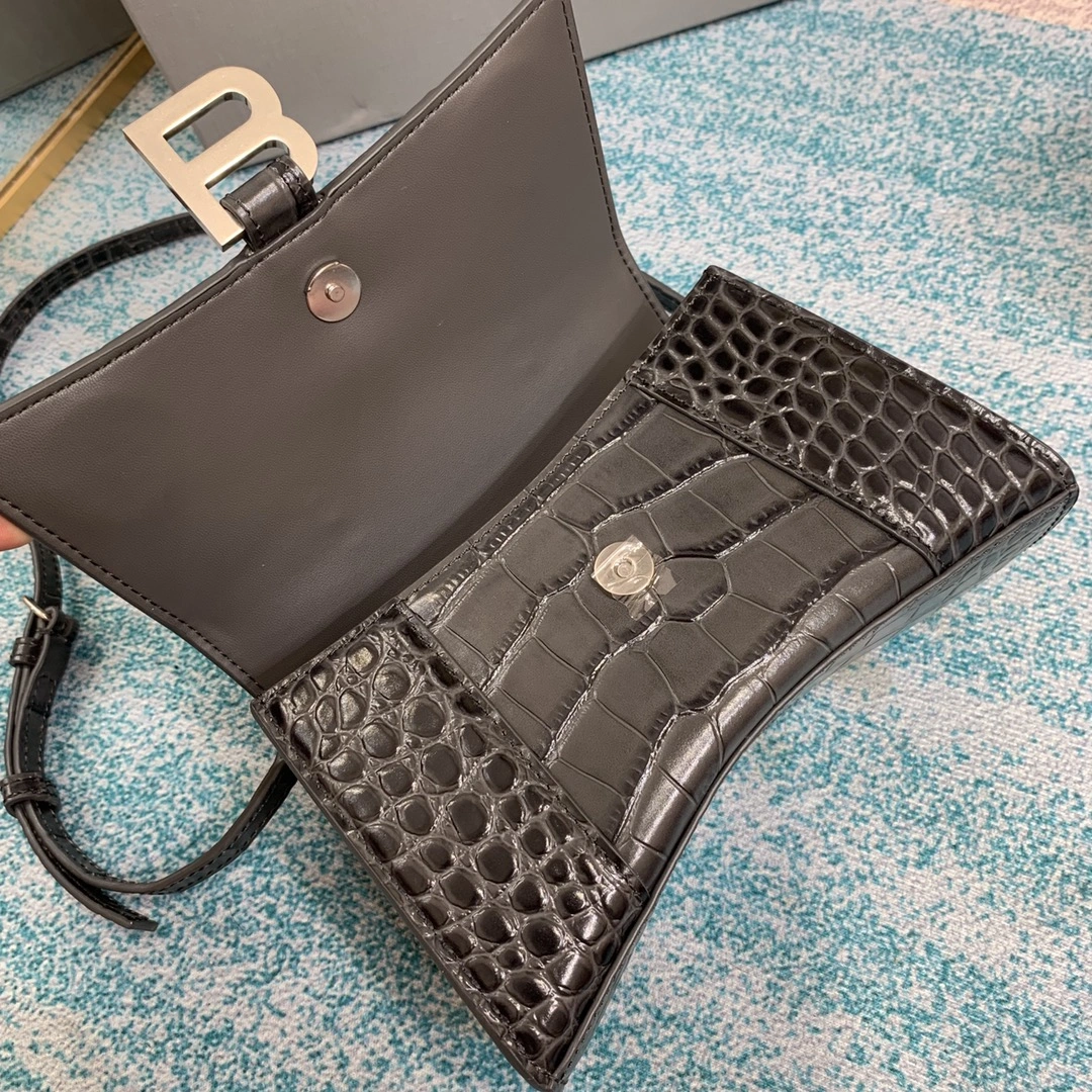 UrbanChic B*alenciaga Top Bag 9152