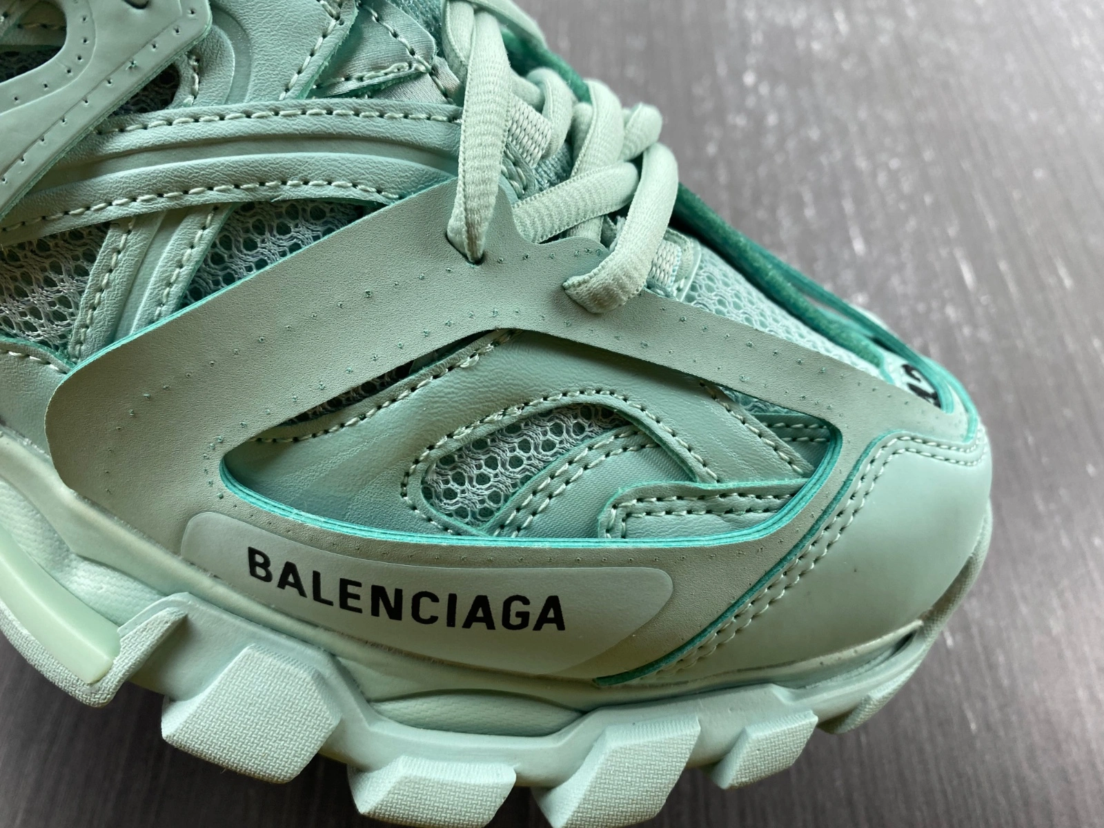 B*alenciaga Track AM221112- Neat 4537