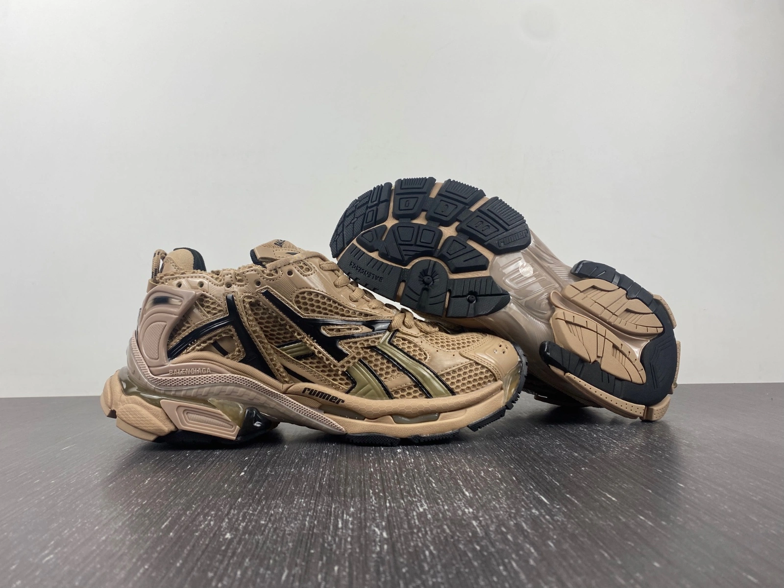B*alenciaga runner AM 20230724- RelaxedFit 4440