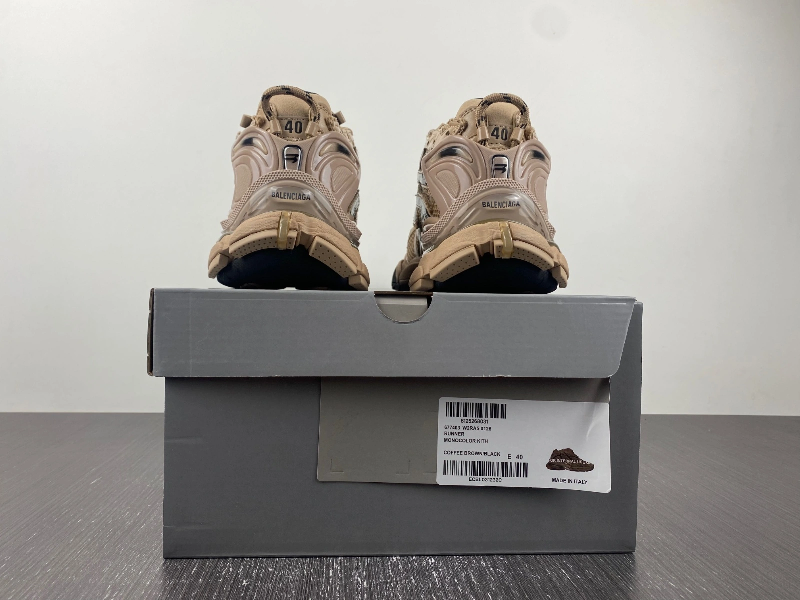 B*alenciaga runner AM 20230724- RelaxedFit 4440