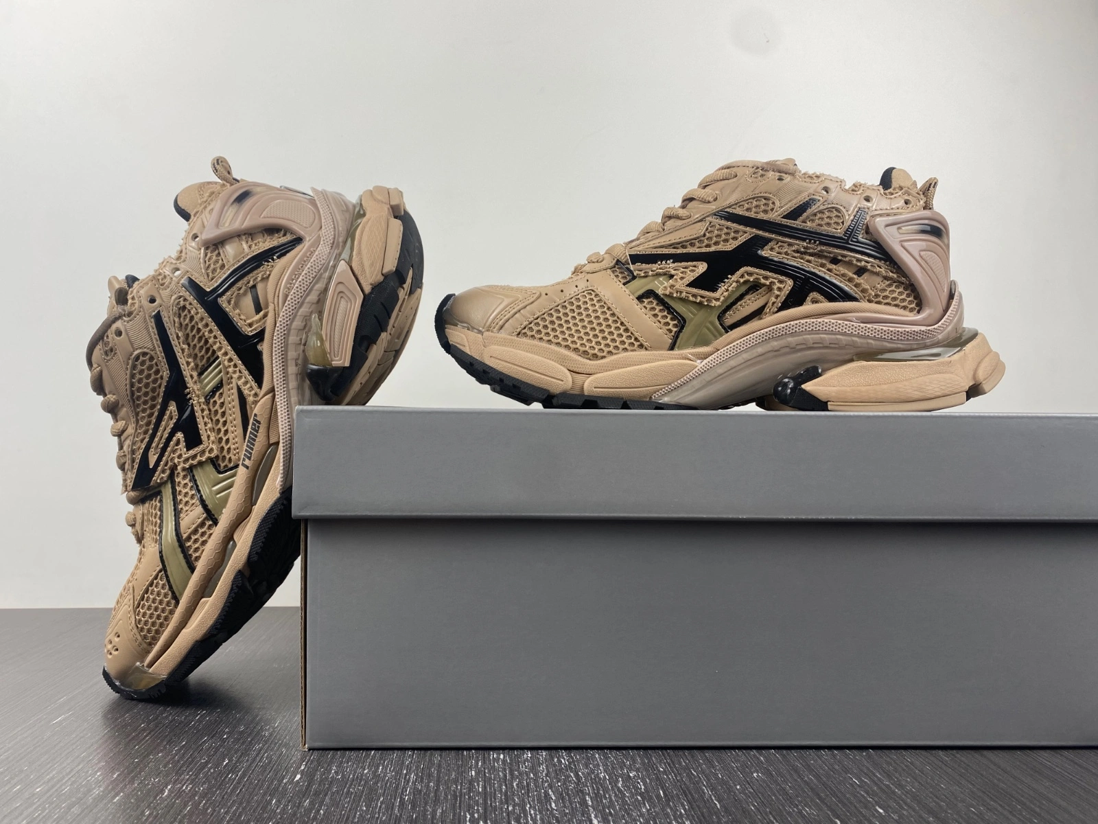 B*alenciaga runner AM 20230724- RelaxedFit 4440