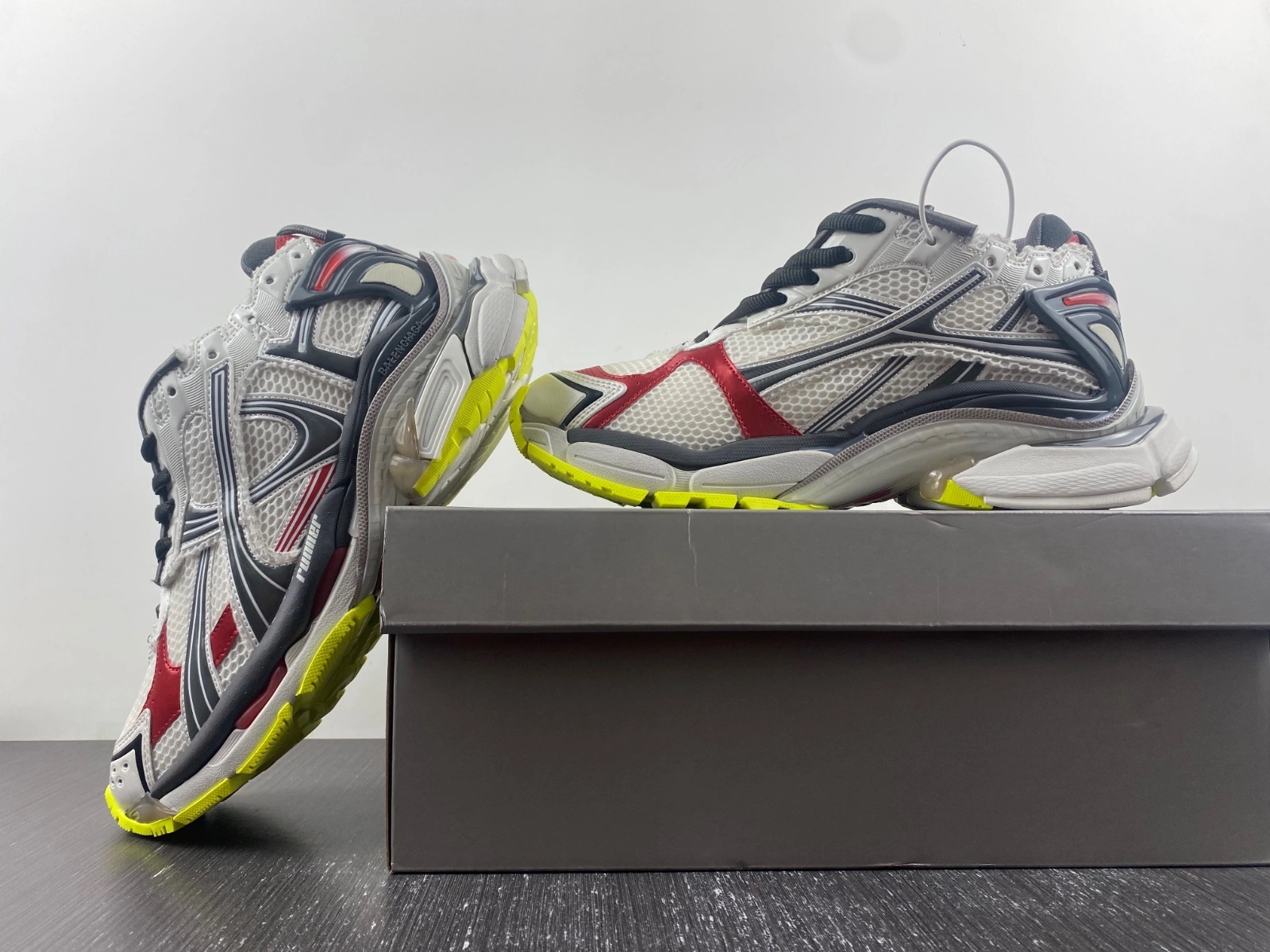 Stylish B*alenciaga runner AM 20230907- 4422