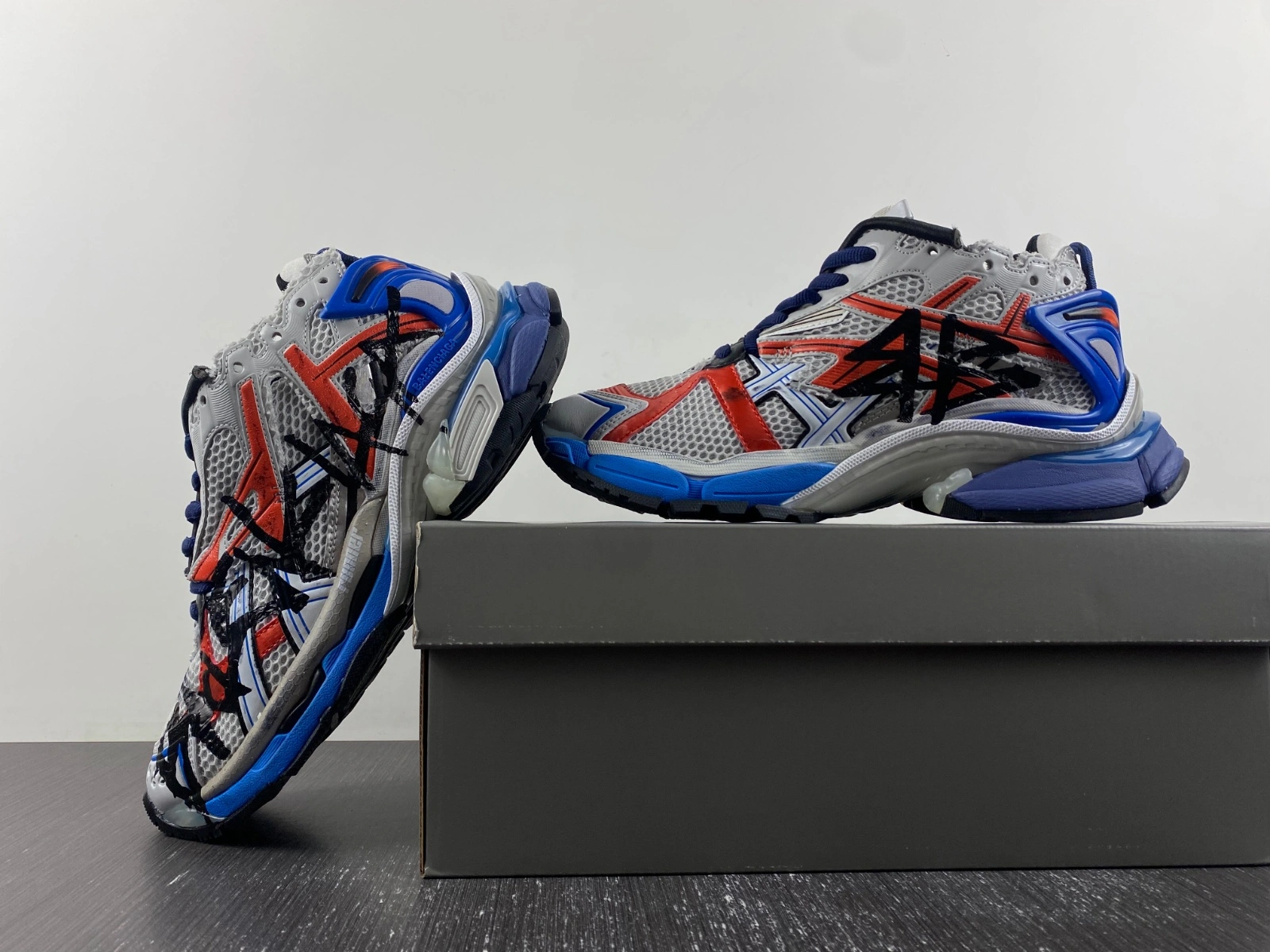 B*alenciaga runner AM 20231019- StreetReady 4400