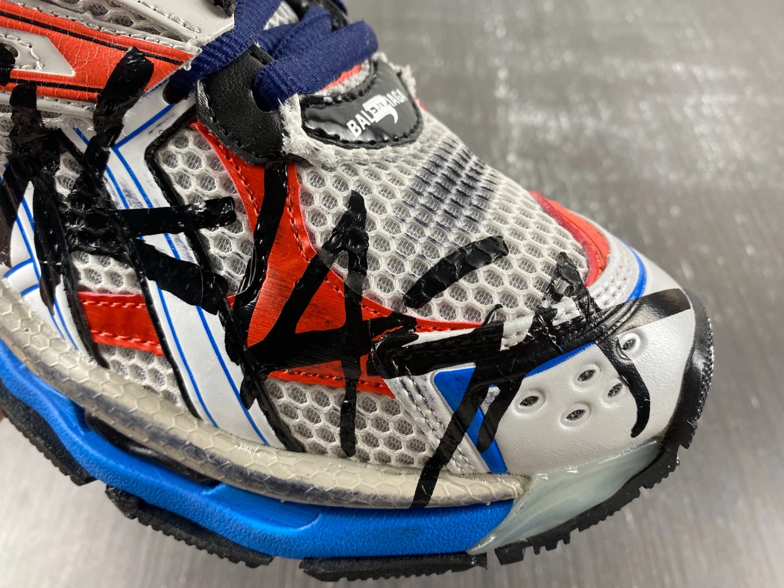 B*alenciaga runner AM 20231019- StreetReady 4400