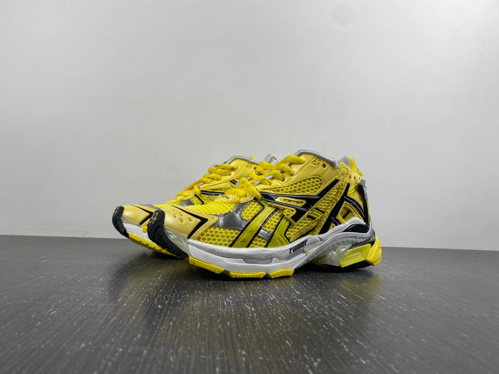 Refined B*alenciaga runner AM 20231019- 4399