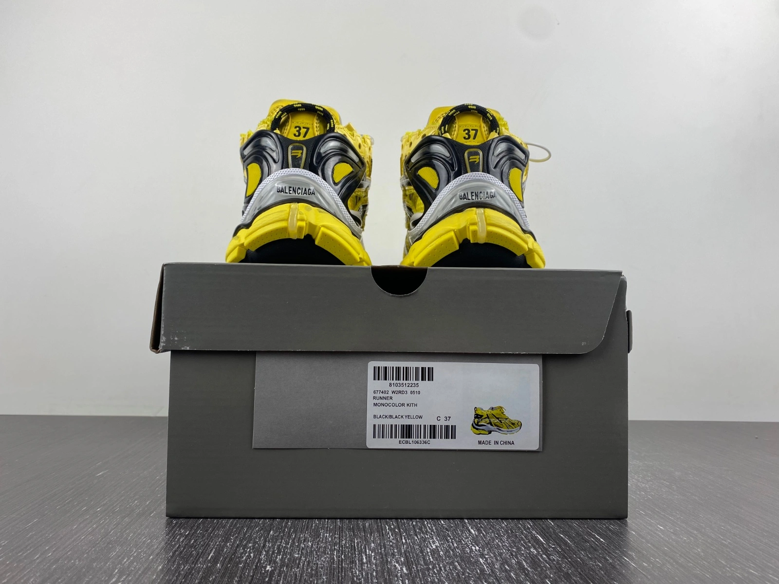 Refined B*alenciaga runner AM 20231019- 4399