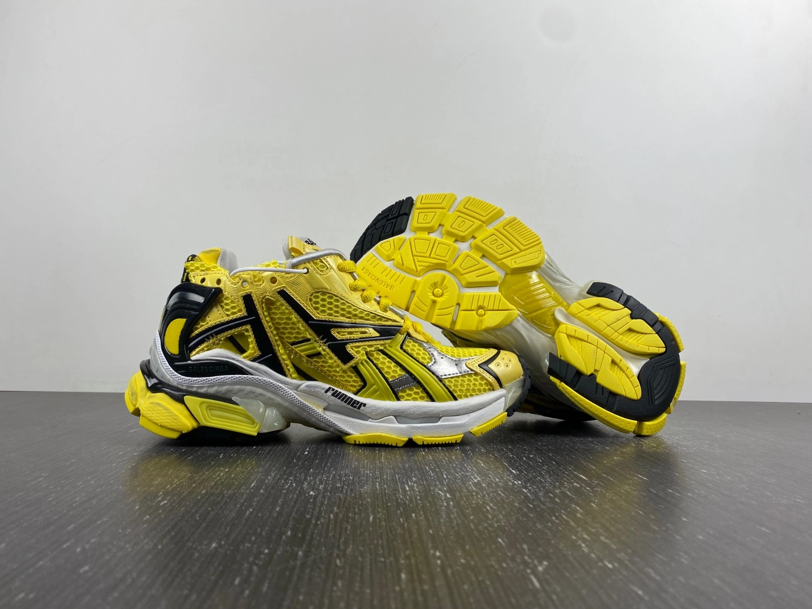 Refined B*alenciaga runner AM 20231019- 4399