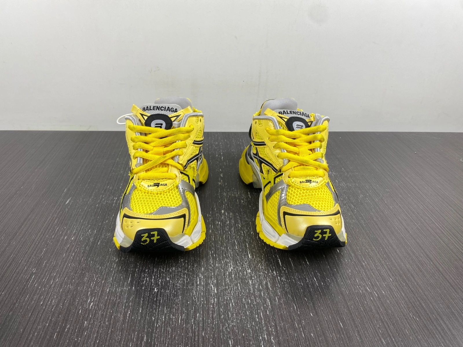 Refined B*alenciaga runner AM 20231019- 4399