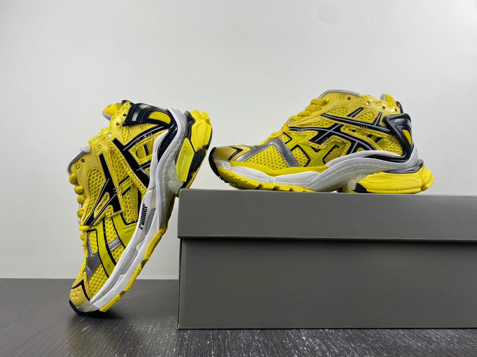 Refined B*alenciaga runner AM 20231019- 4399