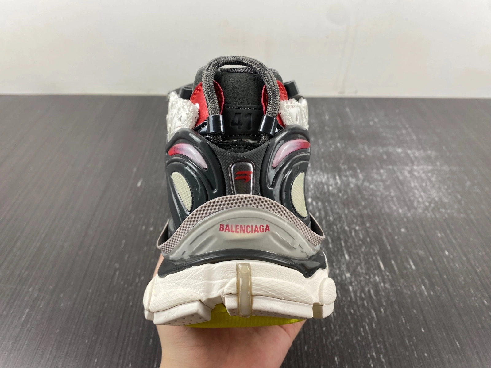 B*alenciaga runner AM 20231019- HighQuality 4402