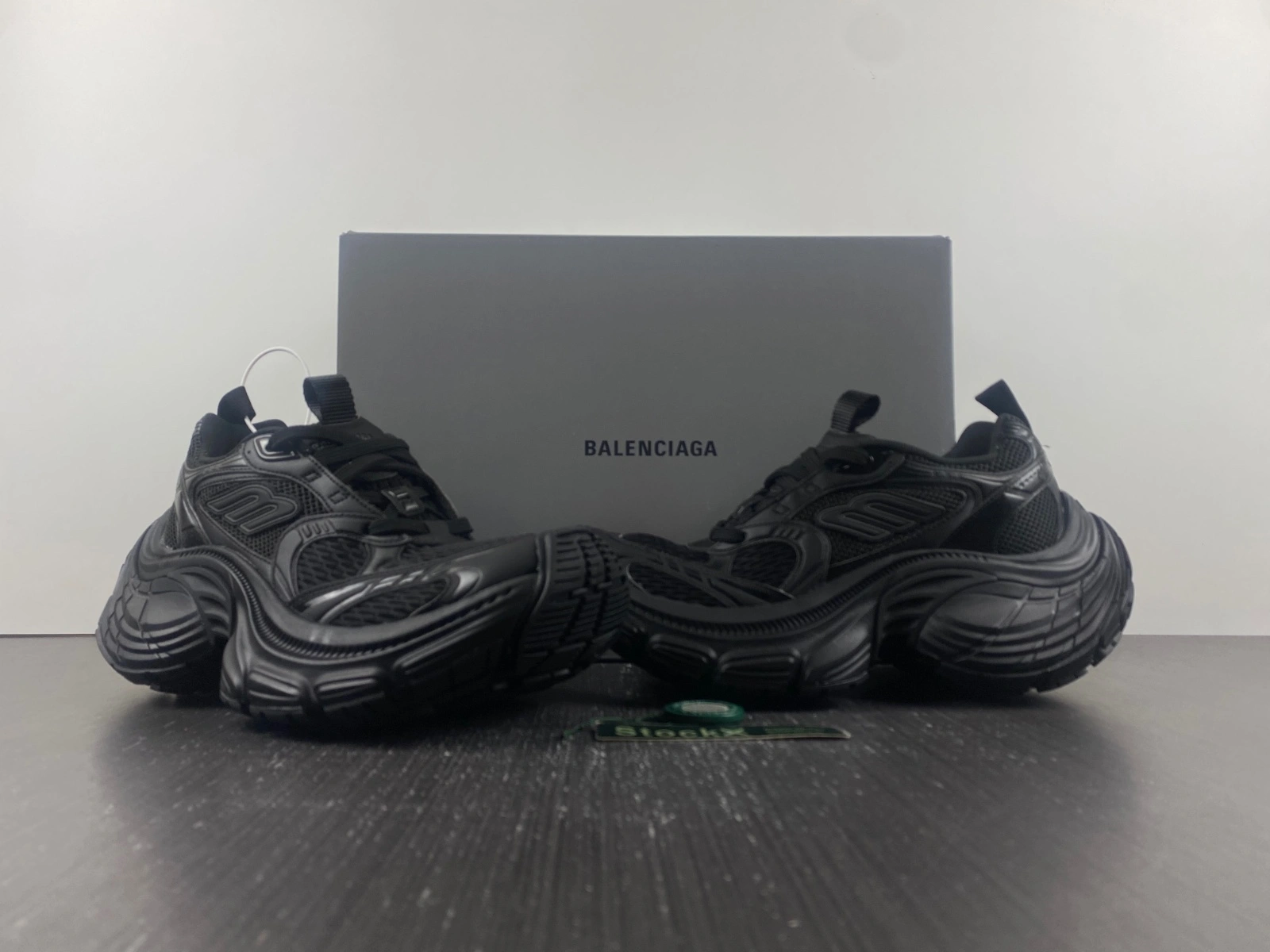 Affordable B*alenciaga runner AM 20240323- 4348