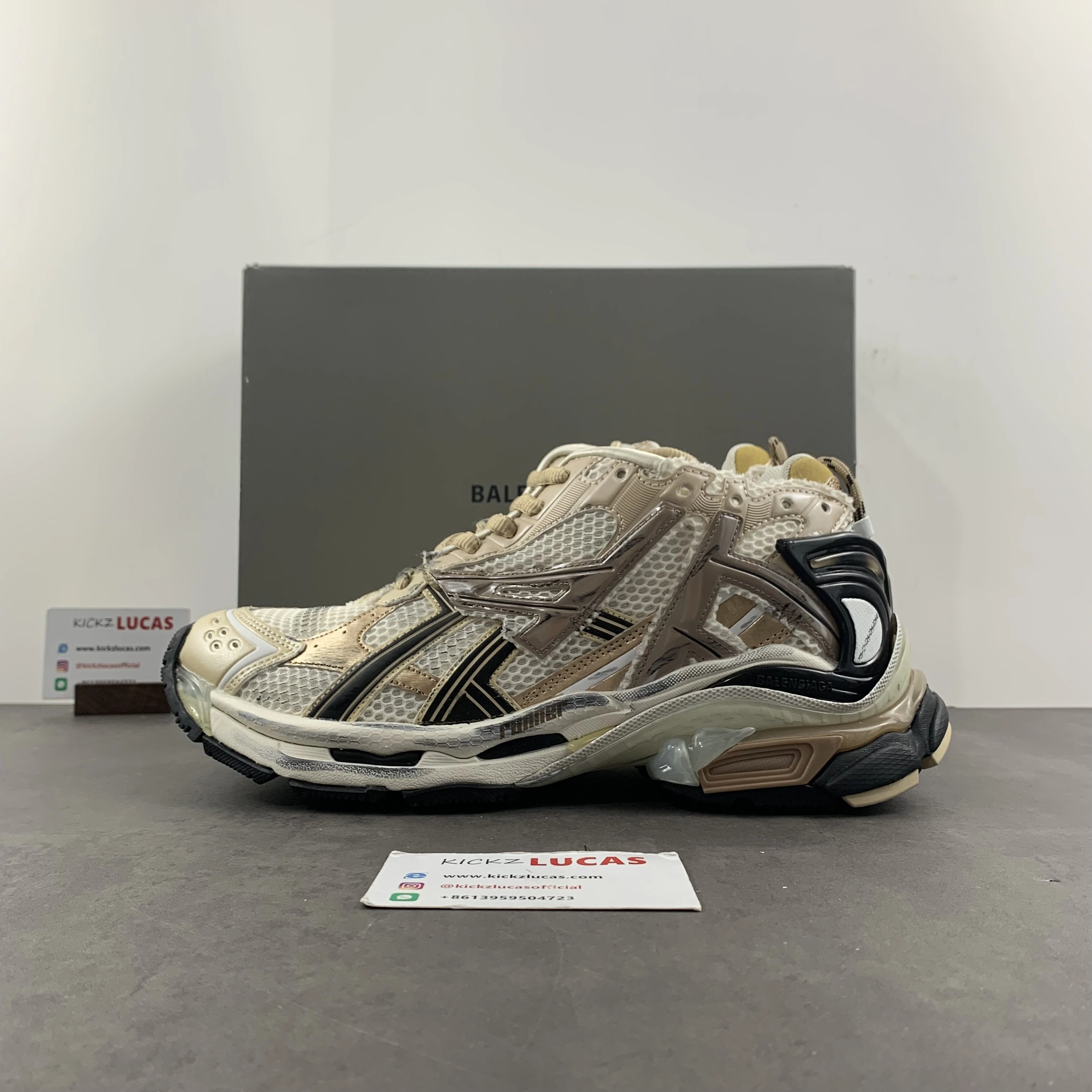 Stylish B*alenciaga runner AM 4333