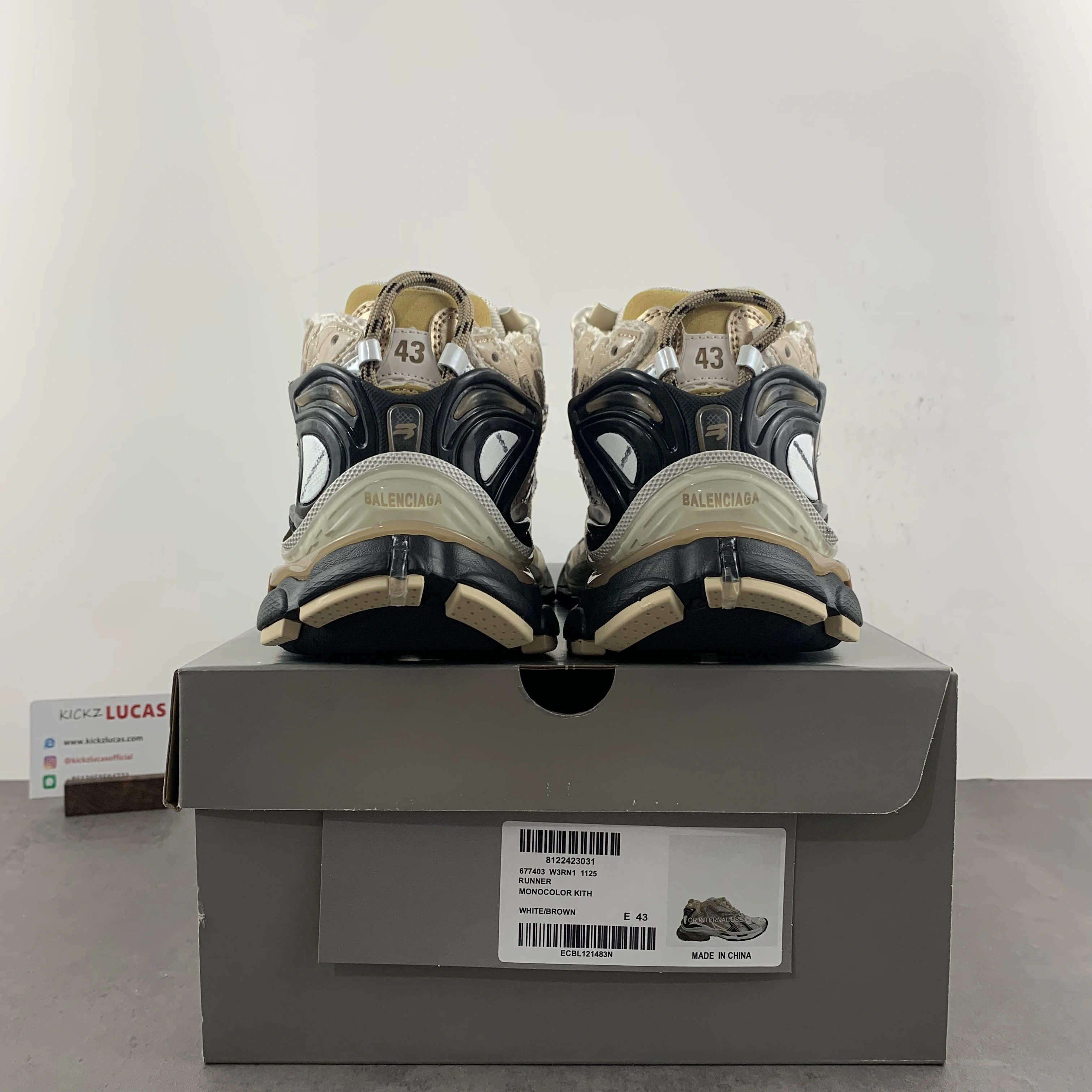 Stylish B*alenciaga runner AM 4333