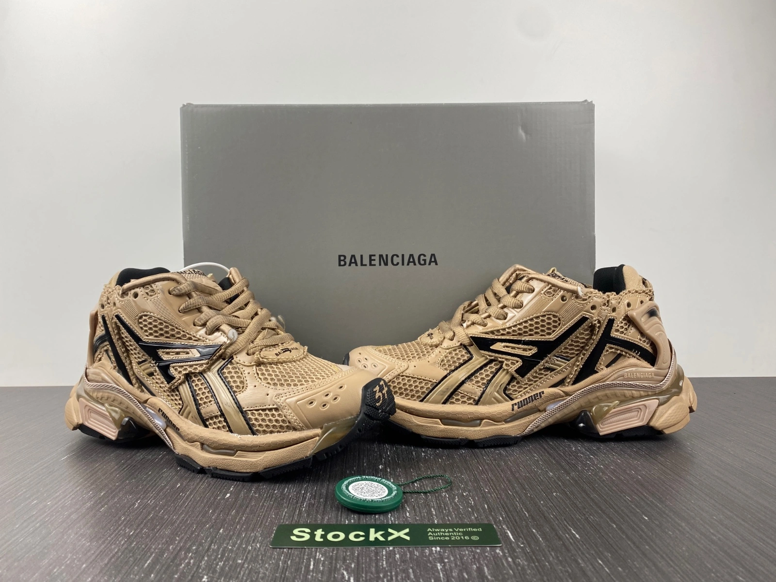 B*alenciaga runner AM ComfortFit 4528
