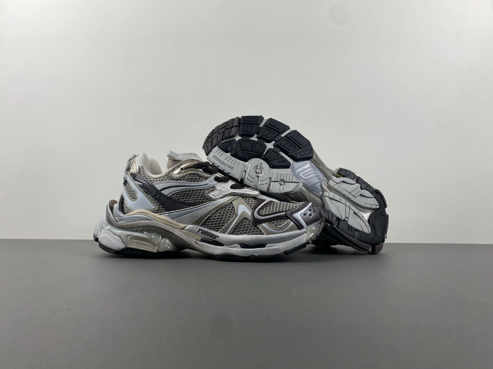 B*alenciaga runnerSneaker AM20240417- TravelReady 4335
