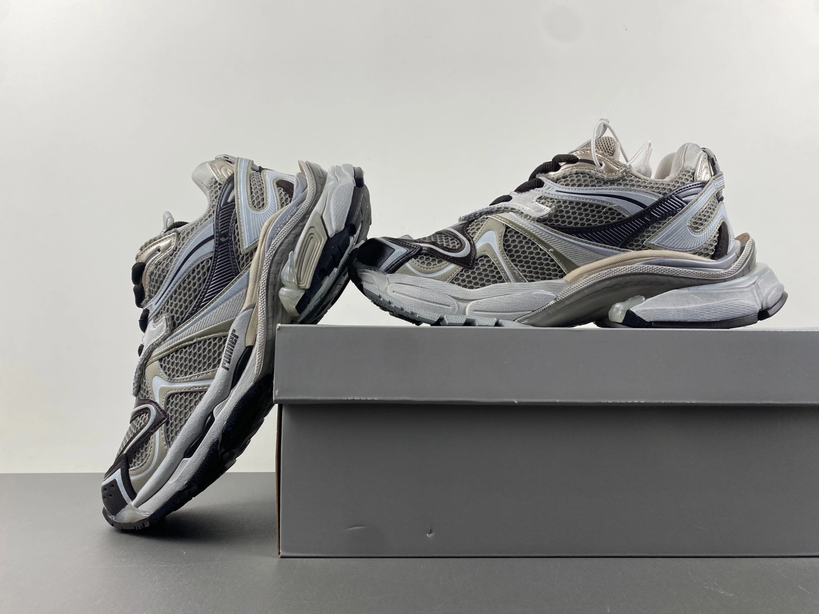 B*alenciaga runnerSneaker AM20240417- TravelReady 4335