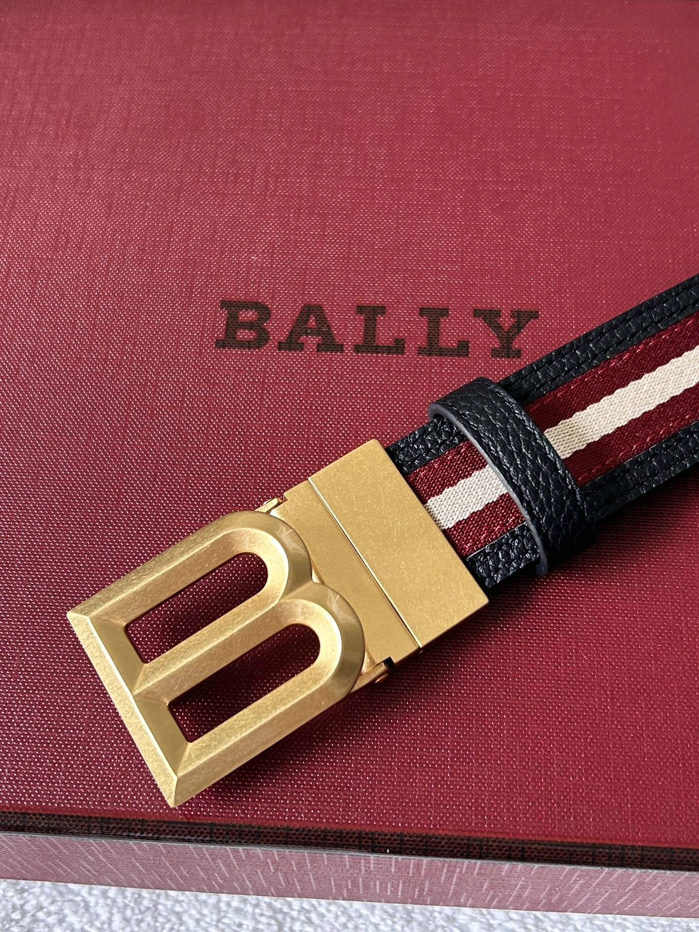 B*urberrry Belts XX 20250115- EyeCatching 15596