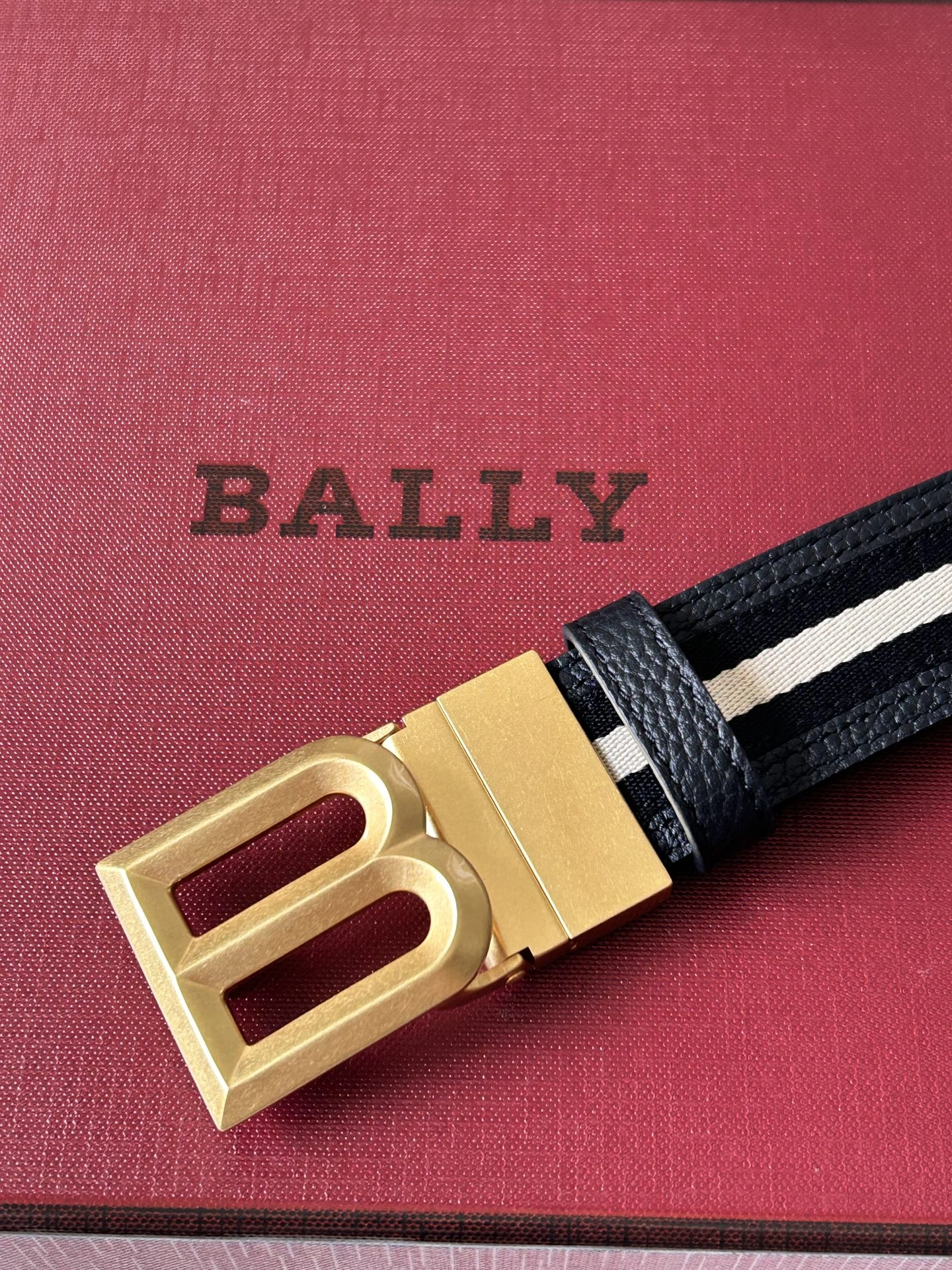 B*urberrry Belts XX 20250115- RelaxedFit 15598
