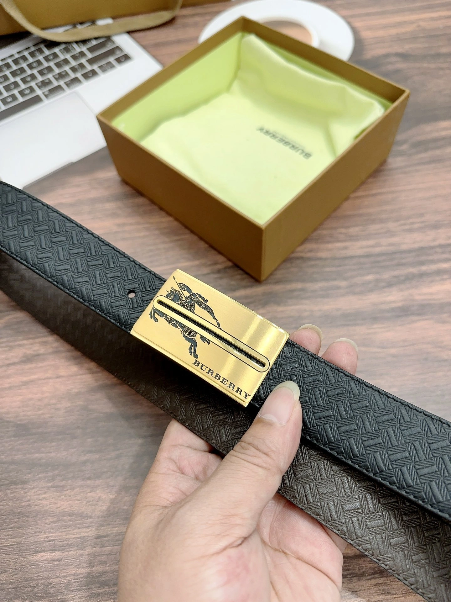B*urberrry Belts XX 20250115- RelaxedFit 15594