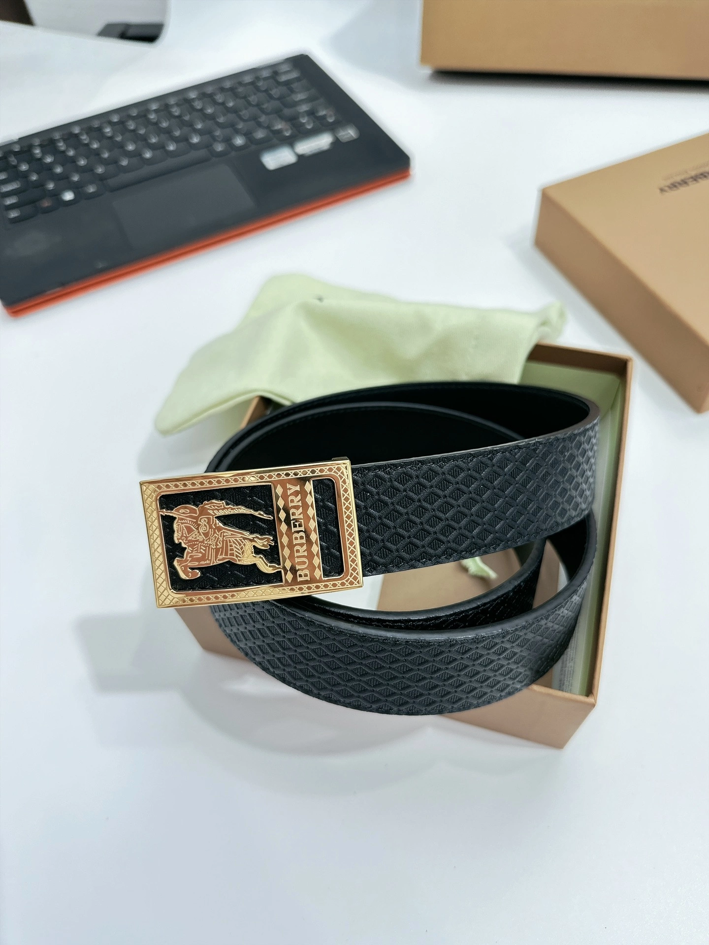 Resilient B*urberrry Top Belts AT 20230905- 15622