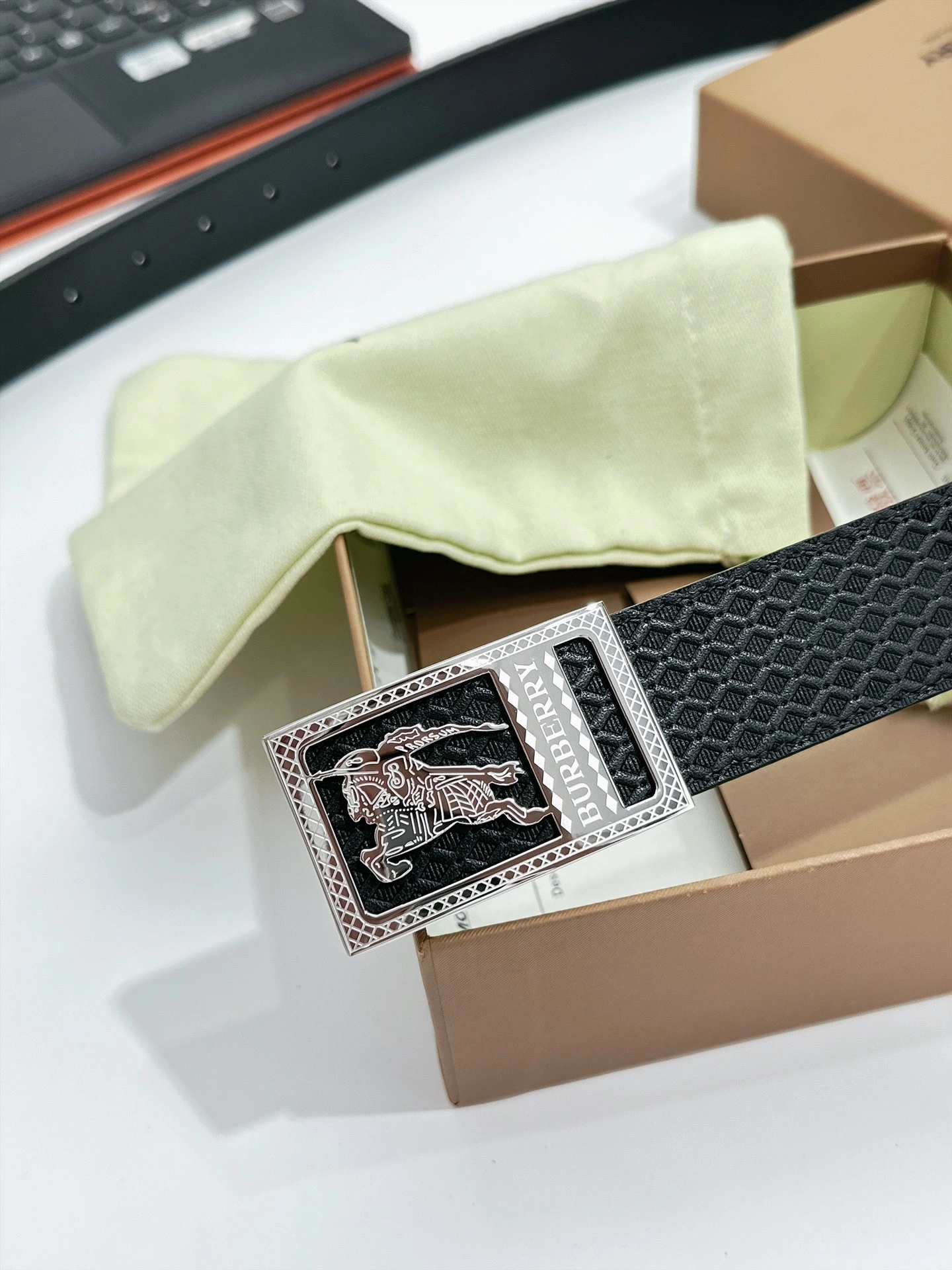 Resilient B*urberrry Top Belts AT 20230905- 15622