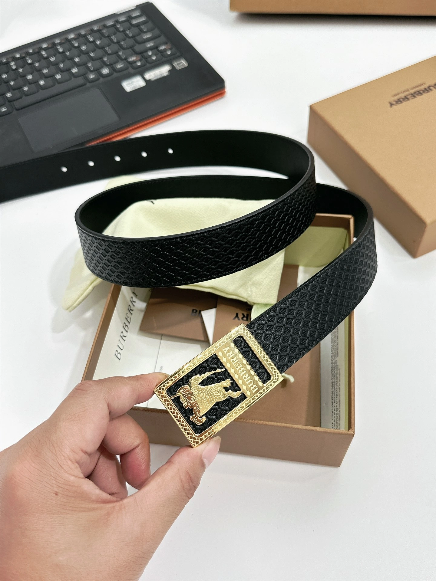 Resilient B*urberrry Top Belts AT 20230905- 15622
