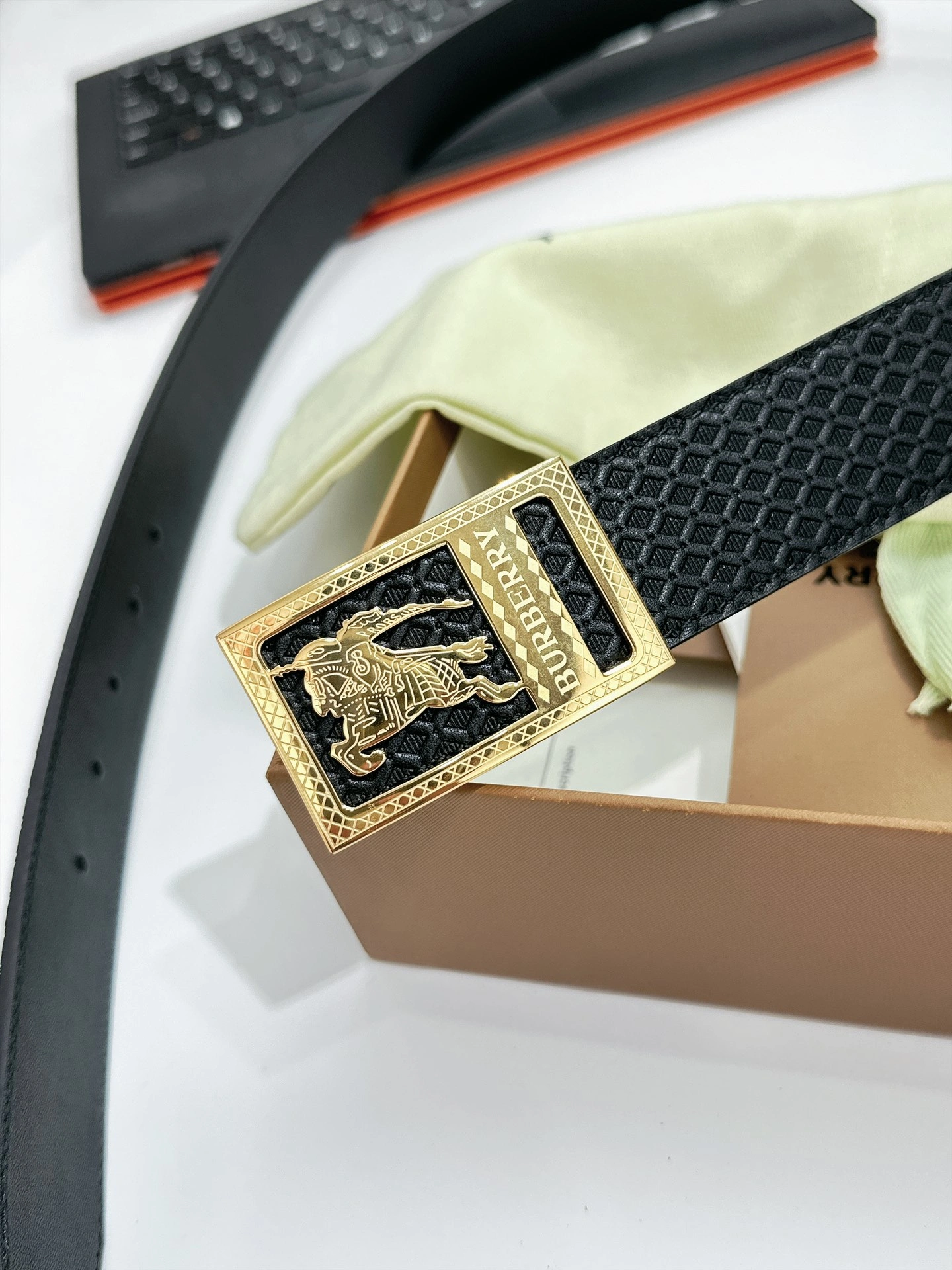Resilient B*urberrry Top Belts AT 20230905- 15622