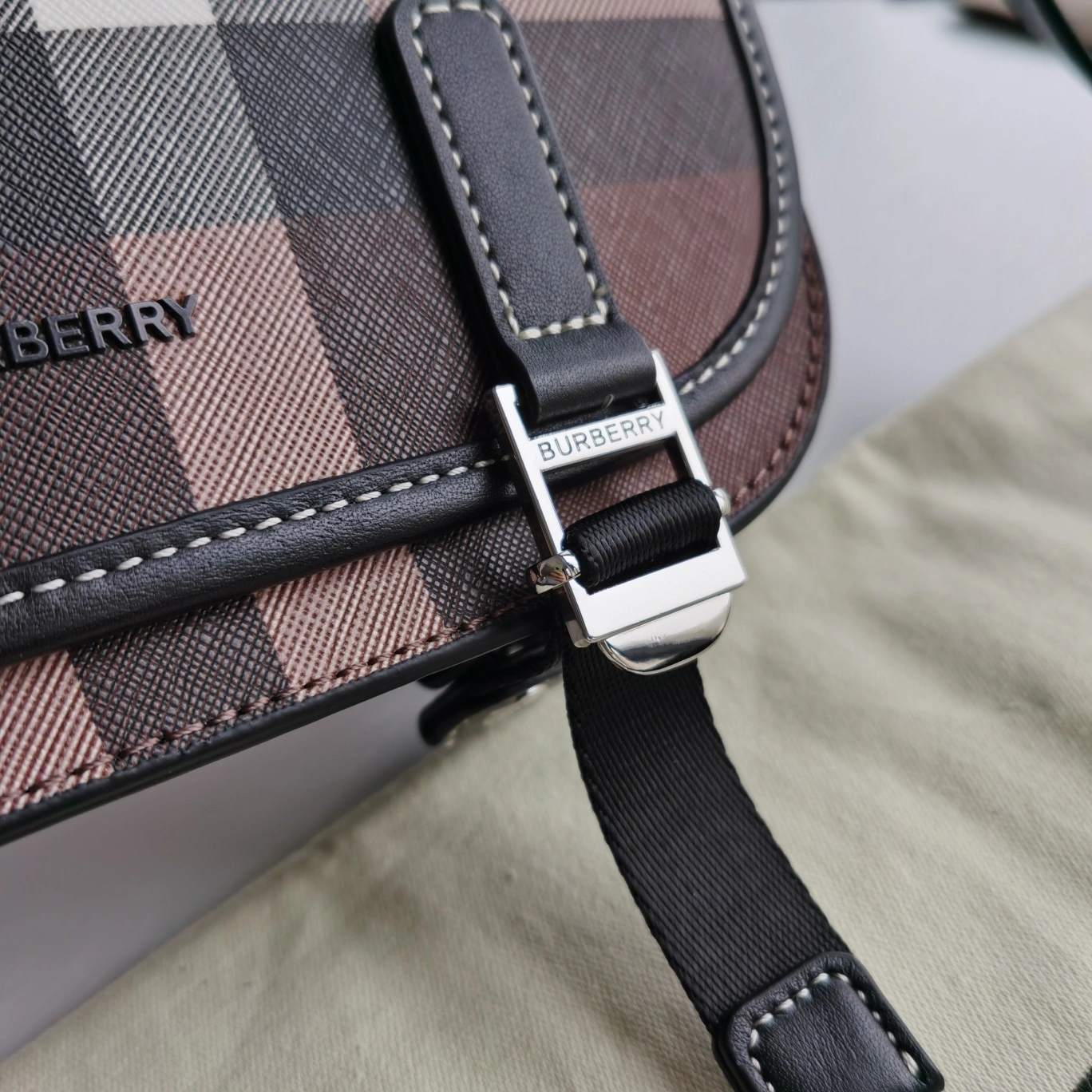 B*urberry Bag Top Quality 22*17*7.5cm Affordable 9408