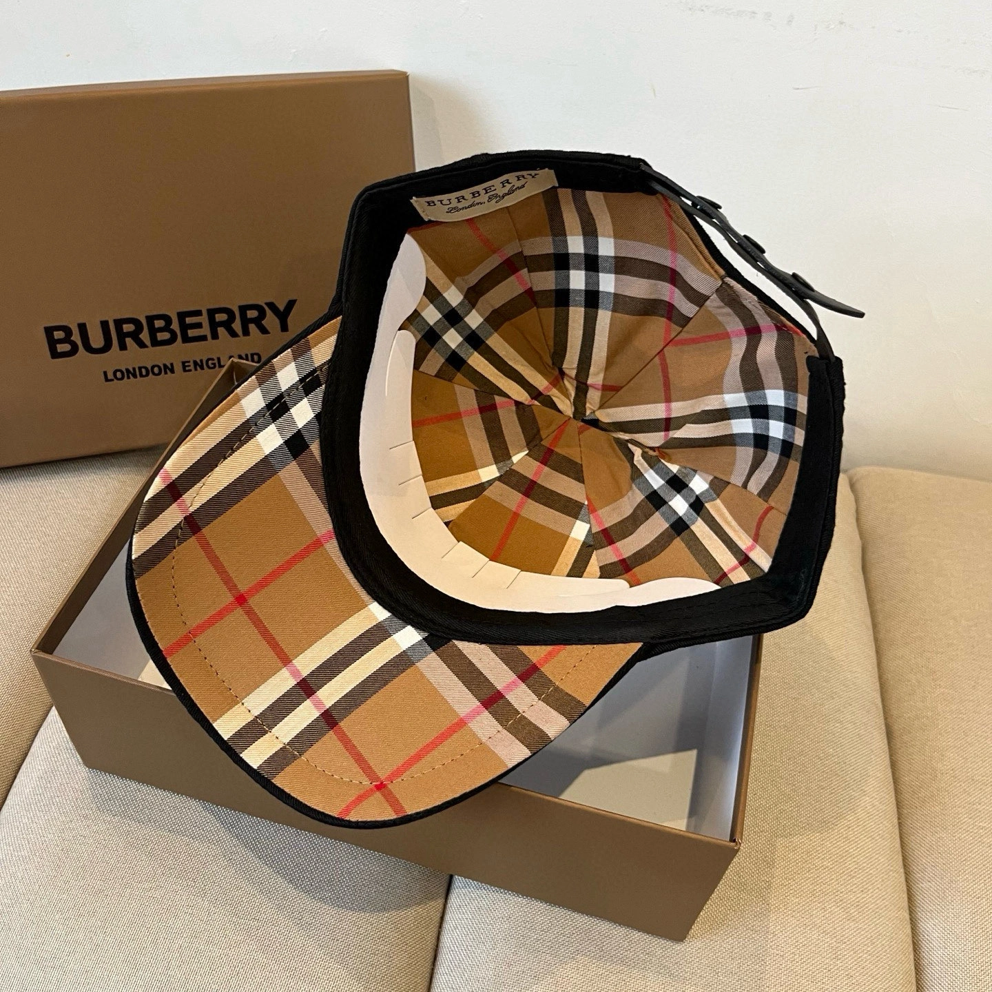 B*urberry Hats Top XX20250410- TravelReady 17407