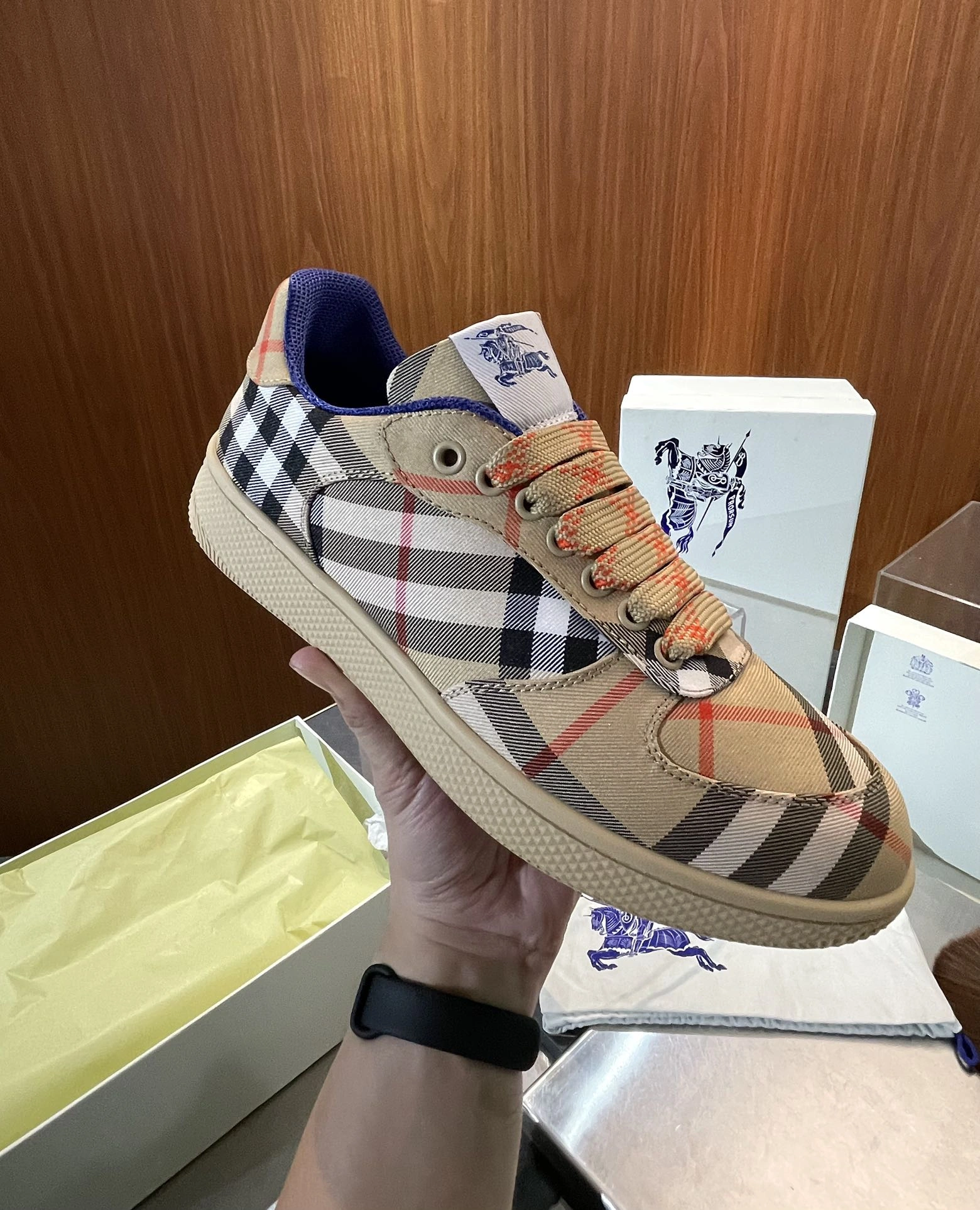 B*urberry Top Sneaker Low RR 20240814- Original 6107