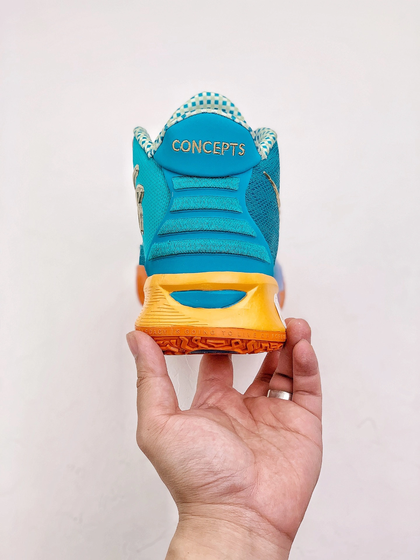 Sophisticated CNCPTS x Nike Kyrie 7 Ikhet CT1137- 700