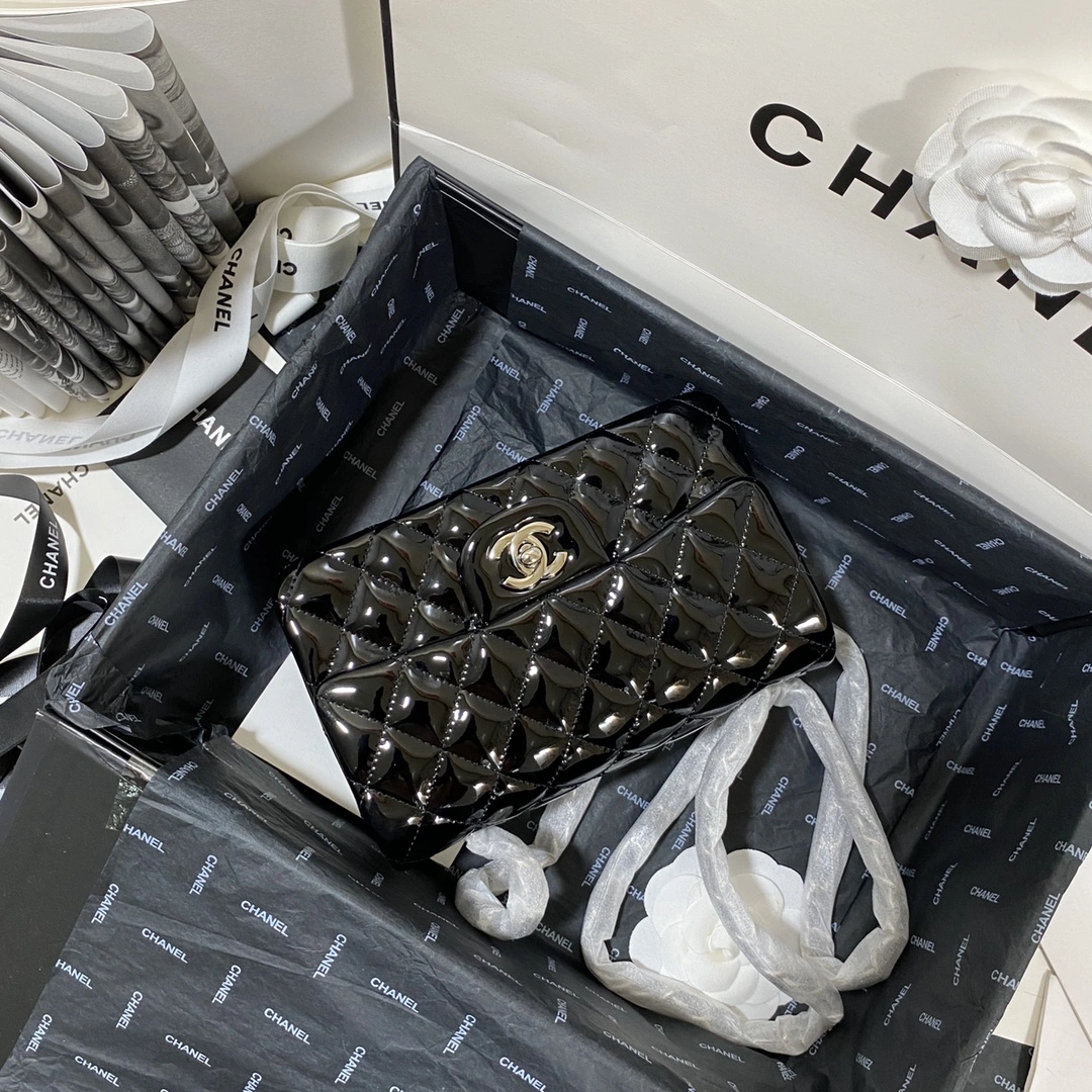 Versatile C*hanel Crossbody bag Top Quality HT 20231013-16 20cm 8819