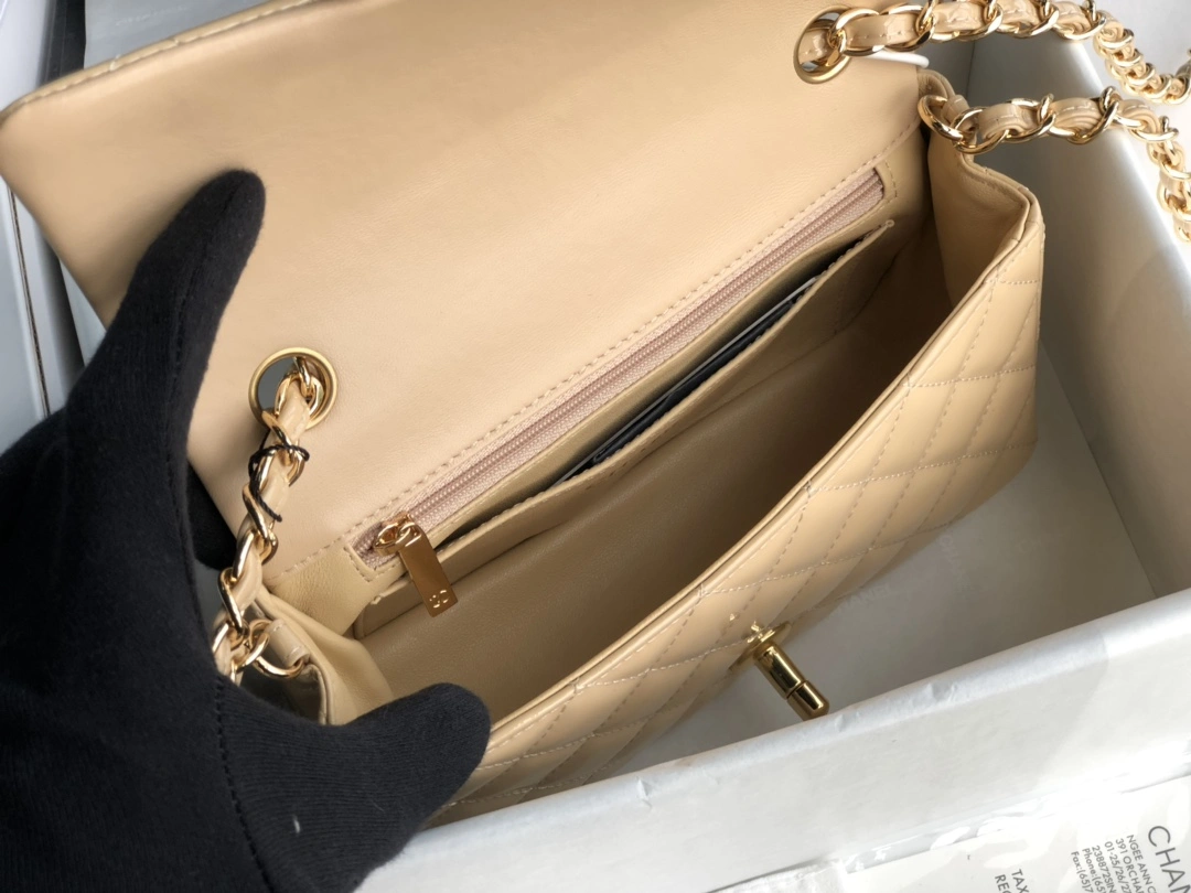 Neat C*hanel Crossbody bag Top Quality HT 20231013-4 20cm 8831