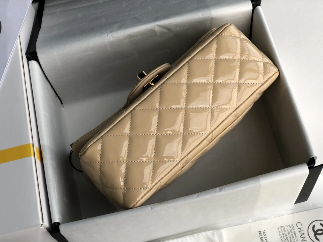 Neat C*hanel Crossbody bag Top Quality HT 20231013-4 20cm 8831