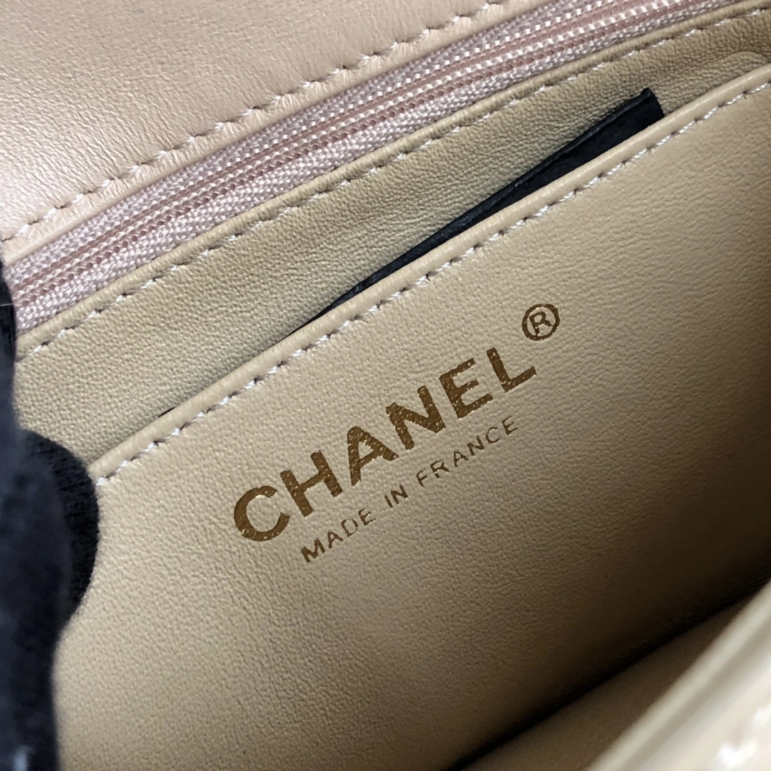 Neat C*hanel Crossbody bag Top Quality HT 20231013-4 20cm 8831