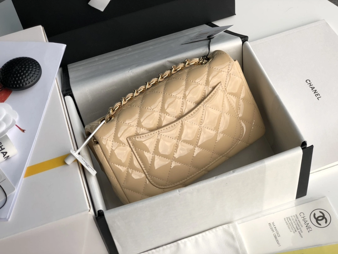 Neat C*hanel Crossbody bag Top Quality HT 20231013-4 20cm 8831