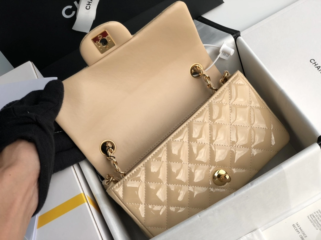 Neat C*hanel Crossbody bag Top Quality HT 20231013-4 20cm 8831