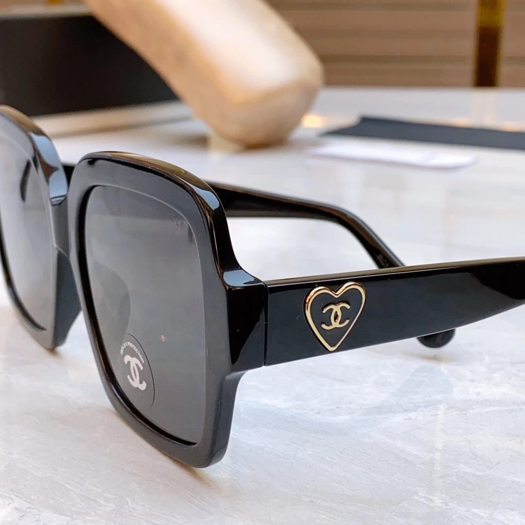 ZipUp C*hanel Glasses Top XX 20240410- 16982
