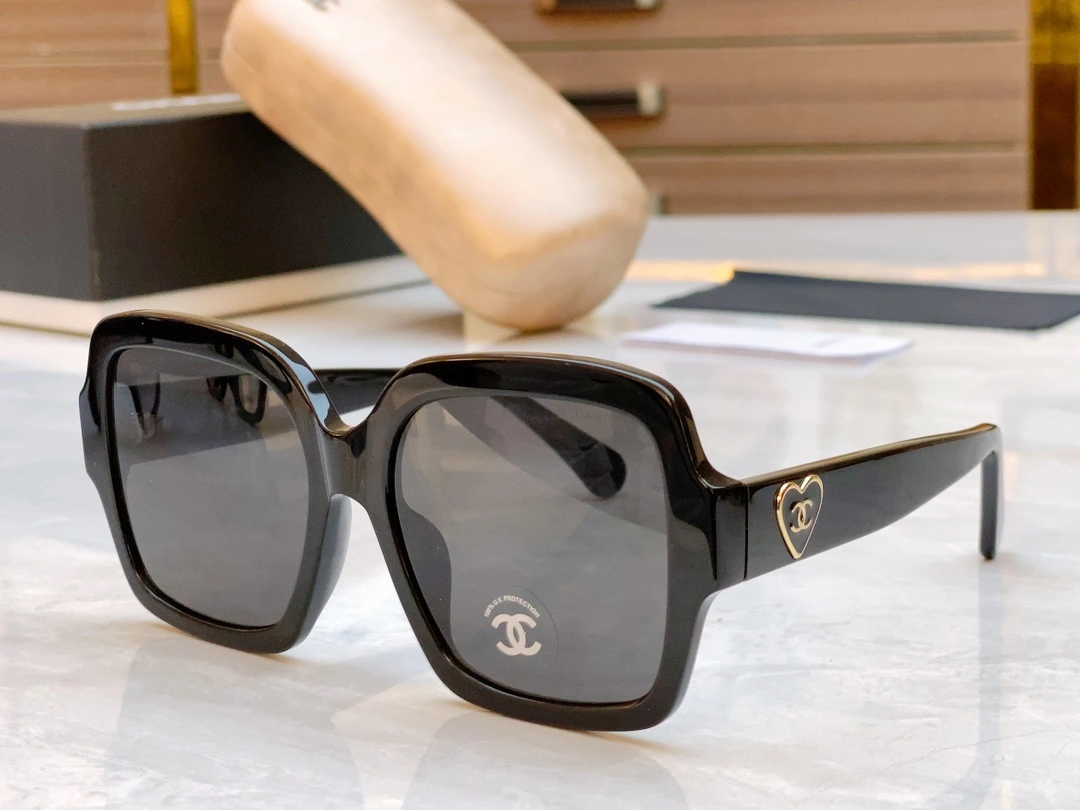 ZipUp C*hanel Glasses Top XX 20240410- 16982