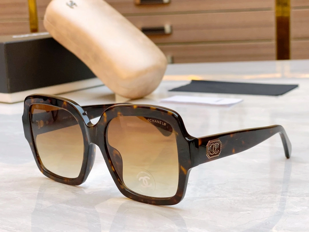 ZipUp C*hanel Glasses Top XX 20240410- 16982