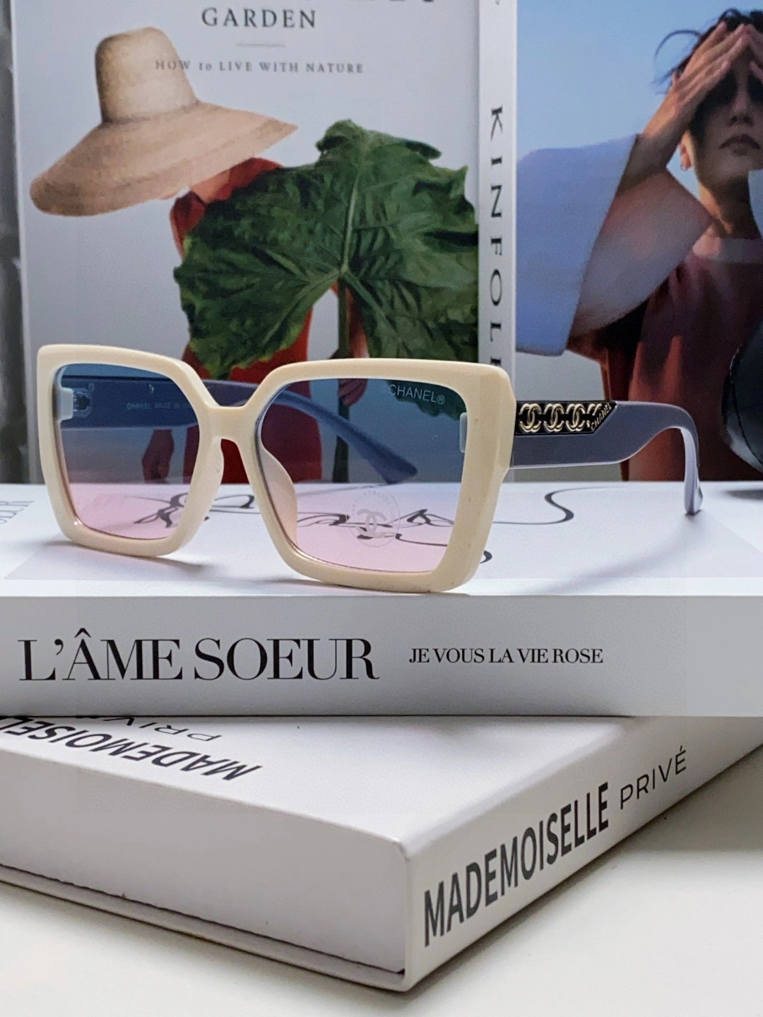UrbanChic C*hanel Glasses Top XX 20250401- 16907