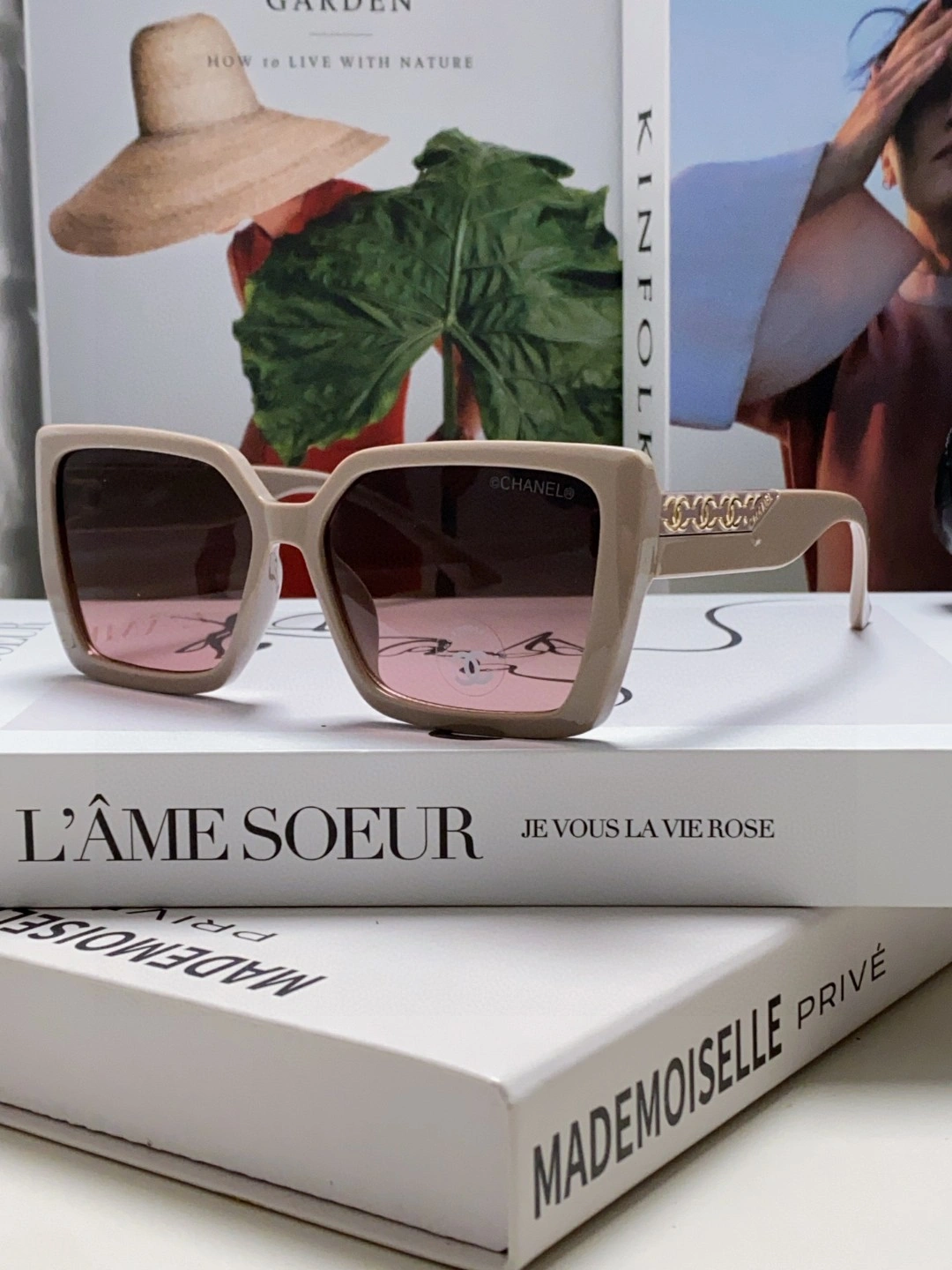 UrbanChic C*hanel Glasses Top XX 20250401- 16907